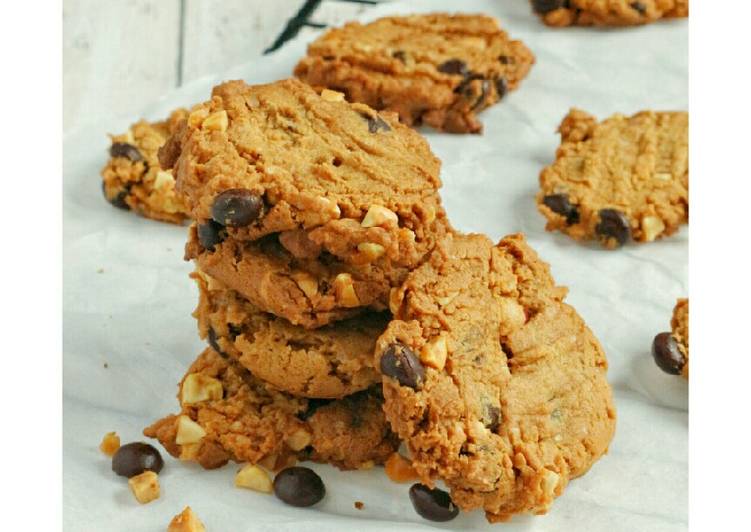 Choco chips-nuts cookies