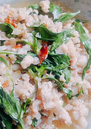 รูปของ หมูสับผัดพริกแห้งโหรพา