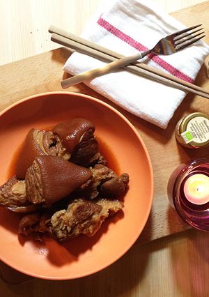 滷一鍋入口即化的【電鍋食譜:可樂滷蹄膀】 的食譜成品照片