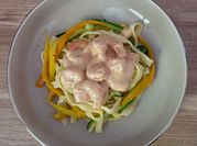 Une photo de courgettes crevettes