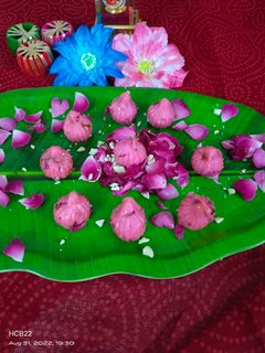 કાજુ ગુલકંદ ઉકડેચી મોદક (Kaju Gulkand Ukdiche Modak Recipe In Gujarati) રેસીપી મુખ્ય ફોટો