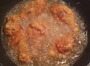Una foto de Pollo frito empanado