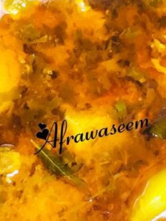 A picture of Instantly prepared potatoes mutton curry.