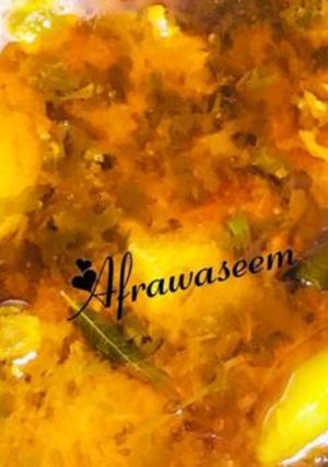 A picture of Instantly prepared potatoes mutton curry.
