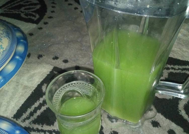 Steps to Make Speedy Cucumber and ginger juice