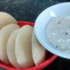 A picture of Rawa idli.