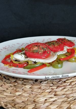 Una foto de Lubina en papillote con verduras