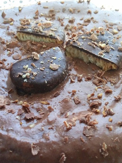Una foto de Bizcocho de plátano con palmera de chocolate