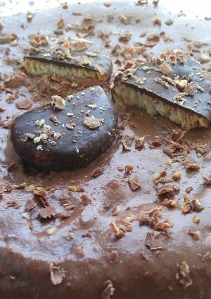 Una foto de Bizcocho de plátano con palmera de chocolate