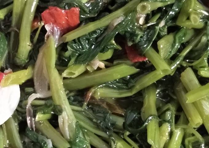Resep Tumis kangkung pedas yang Lezat