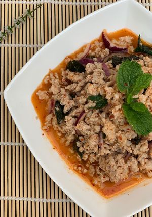 A picture of Larb Gai (chicken Larb).
