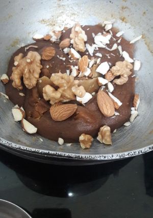 A picture of Besan ka halwa.