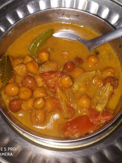 சுண்டக்கடலை புளிக்குழம்பு (Sundakadalai pulikulambu recipe in ta செய்முறை முக்கிய புகைப்படம்