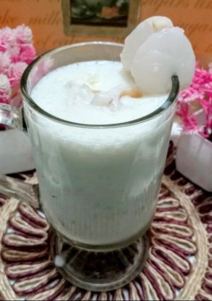 रिफ्रेशिंग लीची स्मूदी 10 मिनिट में तैयार रेसिपी मुख्य फोटो