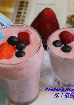 A picture of Low-Calorie Yogurt Berry Smoothie.