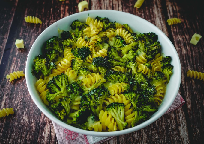 Pasta al Forno con Broccoli e Formaggio (Baked Pasta with Broccoli and Cheese)