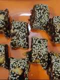 खजूर तिल के लड्डू (Khajoor til ke laddu recipe in hindi)