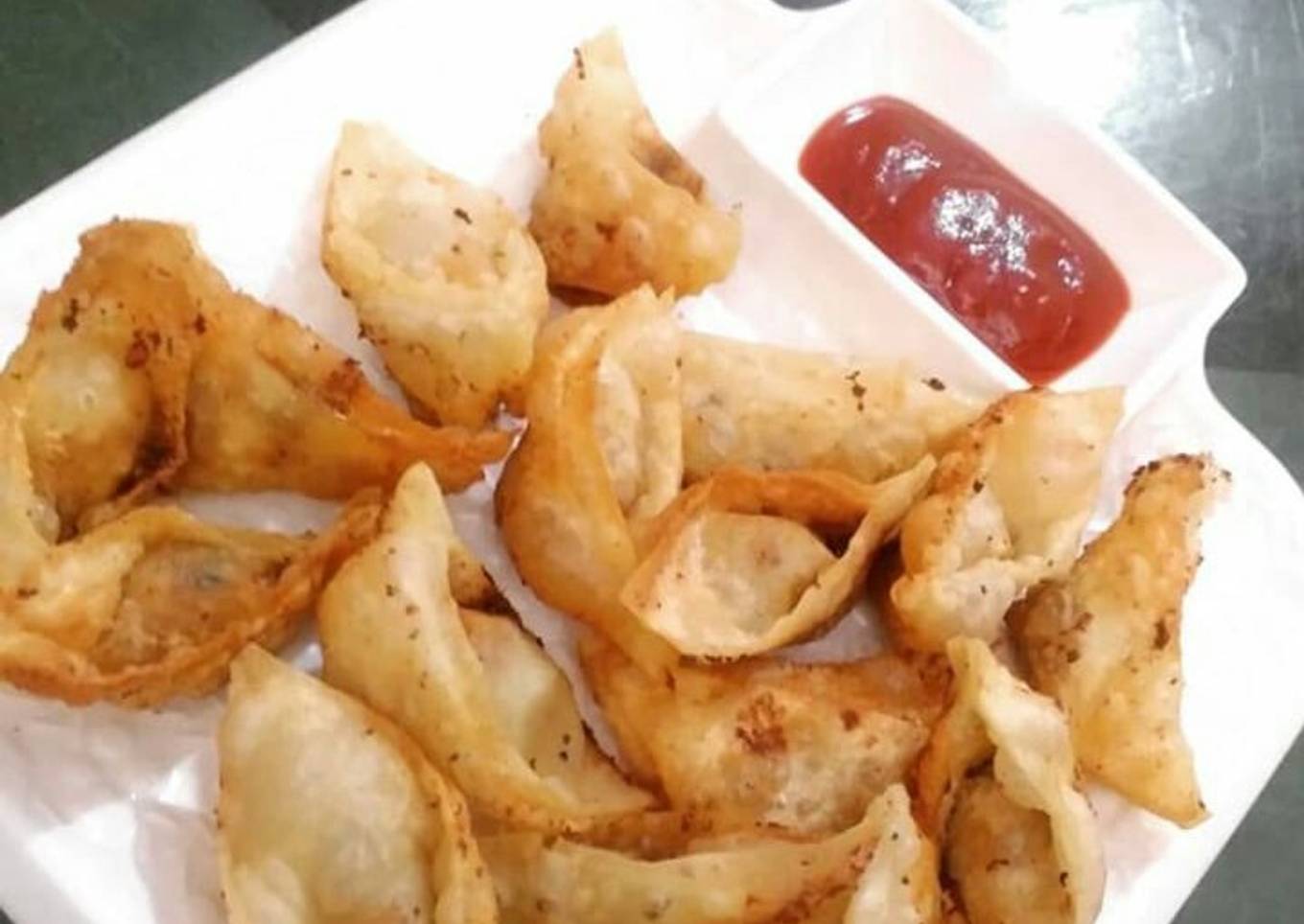 Crispy chicken wontons