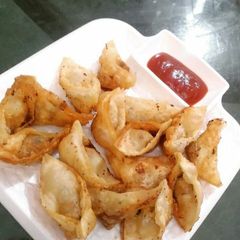 A picture of Crispy chicken wontons.
