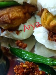 वडा पाव (Vada pav recipe in hindi) रेसिपी मुख्य फोटो