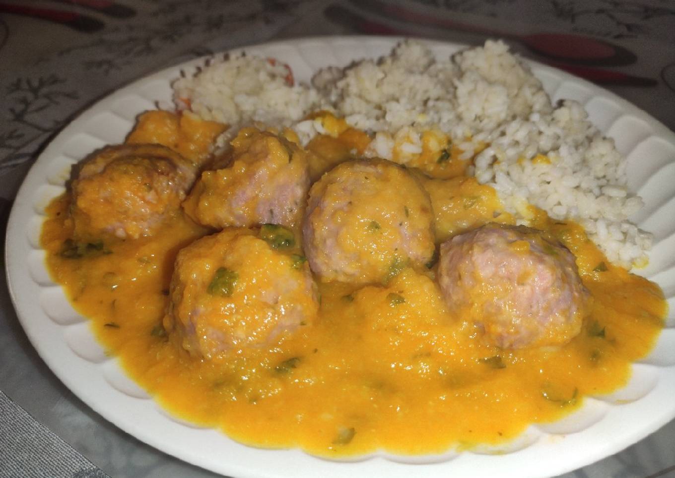 Albóndigas en salsa de verduras (receta sana)