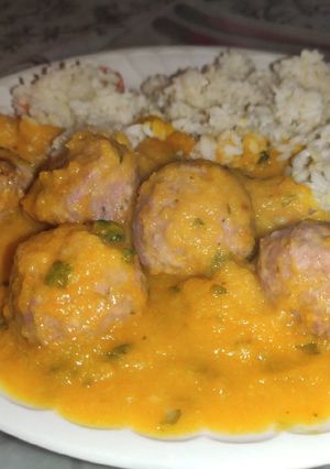 Una foto de Albóndigas en salsa de verduras (receta sana)