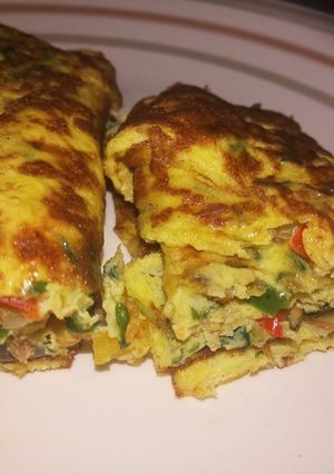 A picture of Omelette egg roll.