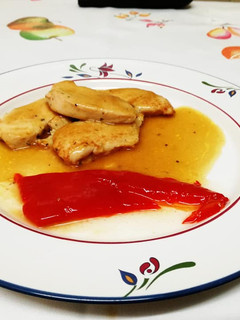 Una foto de Pechuga de pollo en salsa de nata y pimienta