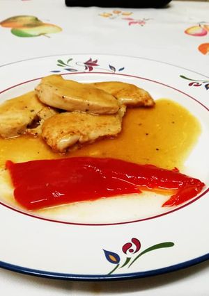 Una foto de Pechuga de pollo en salsa de nata y pimienta