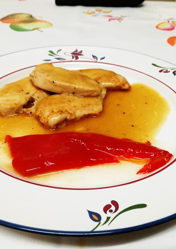 Una foto de Pechuga de pollo en salsa de nata y pimienta