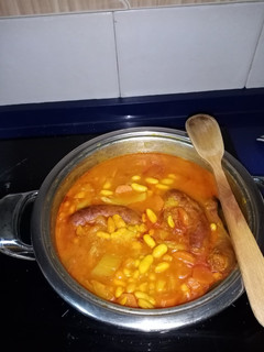 Una foto de Potaje de habichuelas, con lombarda y chorizo