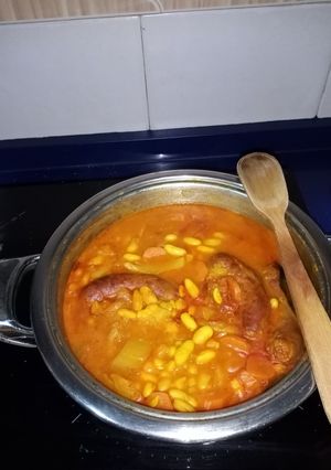Una foto de Potaje de habichuelas, con lombarda y chorizo