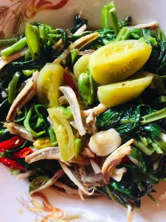 Langkah Mudah untuk Menyiapkan Resep Tumis kangkung pedas💕 yang Bisa Manjain Lidah Anti Ribet, Bikin Ngiler