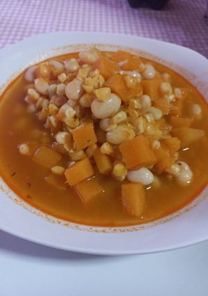 Una foto de Porotos granados con pilco