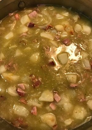 Una foto de Papas en salsa verde 🥔🌶🥓