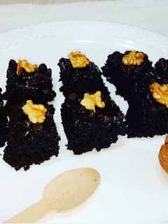 चॉकलेट ब्राऊनी (chocolate brownie recipe in marathi) रेसिपी चे मुख्य फोटो