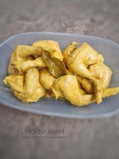 Foto resep Ungkep Ayam Bumbu Kuning Daun Jeruk