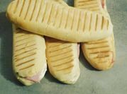 Une photo de panini fromage