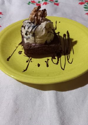 Una foto de Brownie con helado 😘😋😋