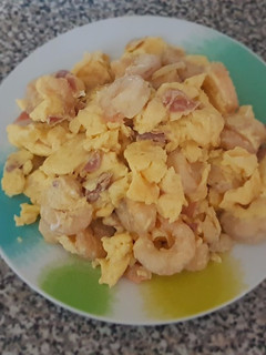 Una foto de Revuelto con gambas y jamón