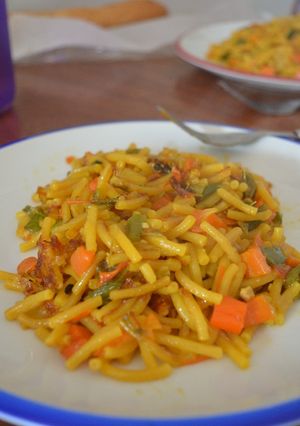 Una foto de Fideuá de verduras