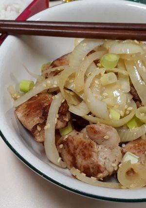 Foto resep Ayam dengan salad bawang bombay saus ponzu