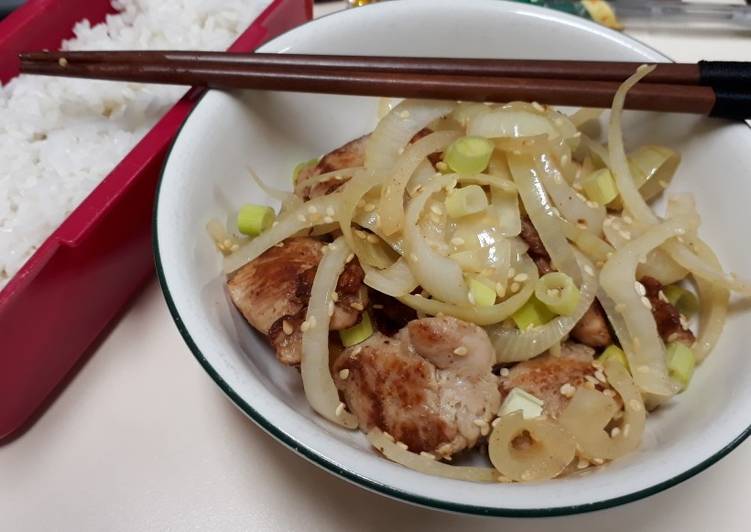 Cara Termudah Menyiapkan Ayam dengan salad bawang bombay saus ponzu Enak