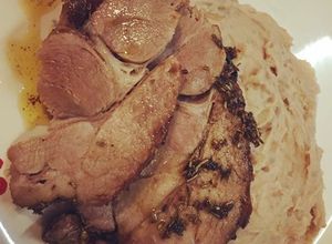 Foto de Cachaço de porco assado com puré de castanhas
