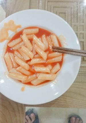 Hình của món Tokbokki xào (Bánh gạo cay Hàn).
