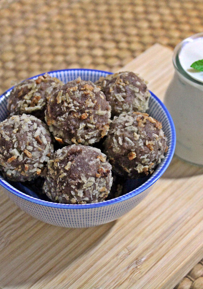 Una foto de Bolitas de garbanzos y aceitunas negras