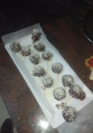 Una foto de Trufas de turrón y fruta confitada