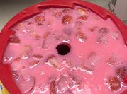 Una foto de postres con leche condensada