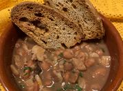 Una foto di zuppa toscana
