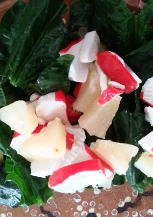 Una foto de Ensalada de surimi y piña 🐙🍍